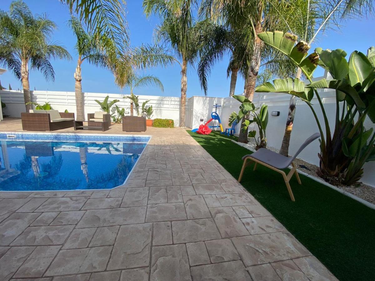 Villa Angel - Exotic Villa 200M From Beach Paralimni Exteriör bild